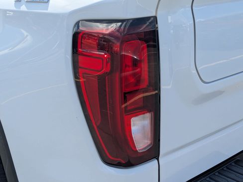 Used 2021 GMC Sierra 1500 SLE w/ X31 Off-Road Package AWD/4WD image 11