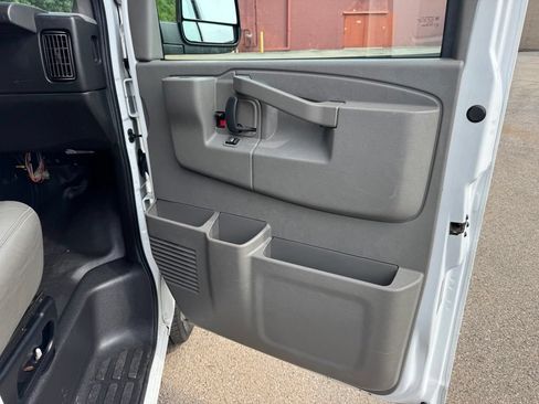 Used 2017 Chevrolet Express 2500 RWD image 14