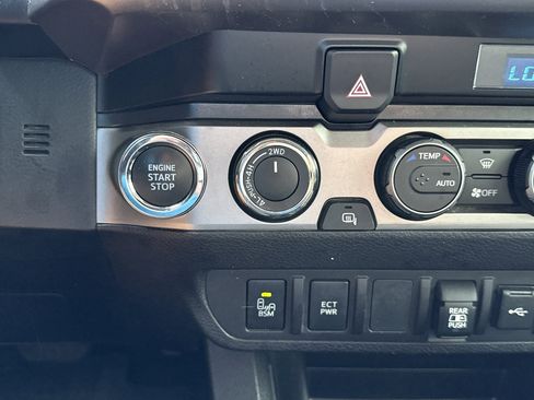 Used 2023 Toyota Tacoma SR5 w/ Technology Package AWD/4WD image 30