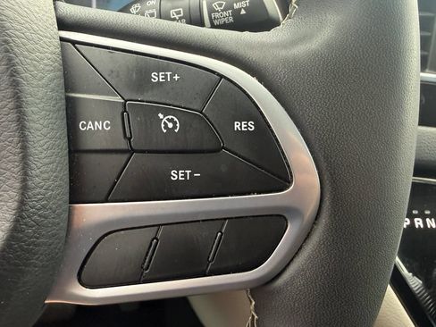 Used 2023 Chrysler Voyager LX FWD image 27