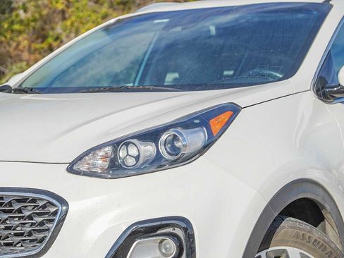 Used 2020 Kia Sportage EX image 3