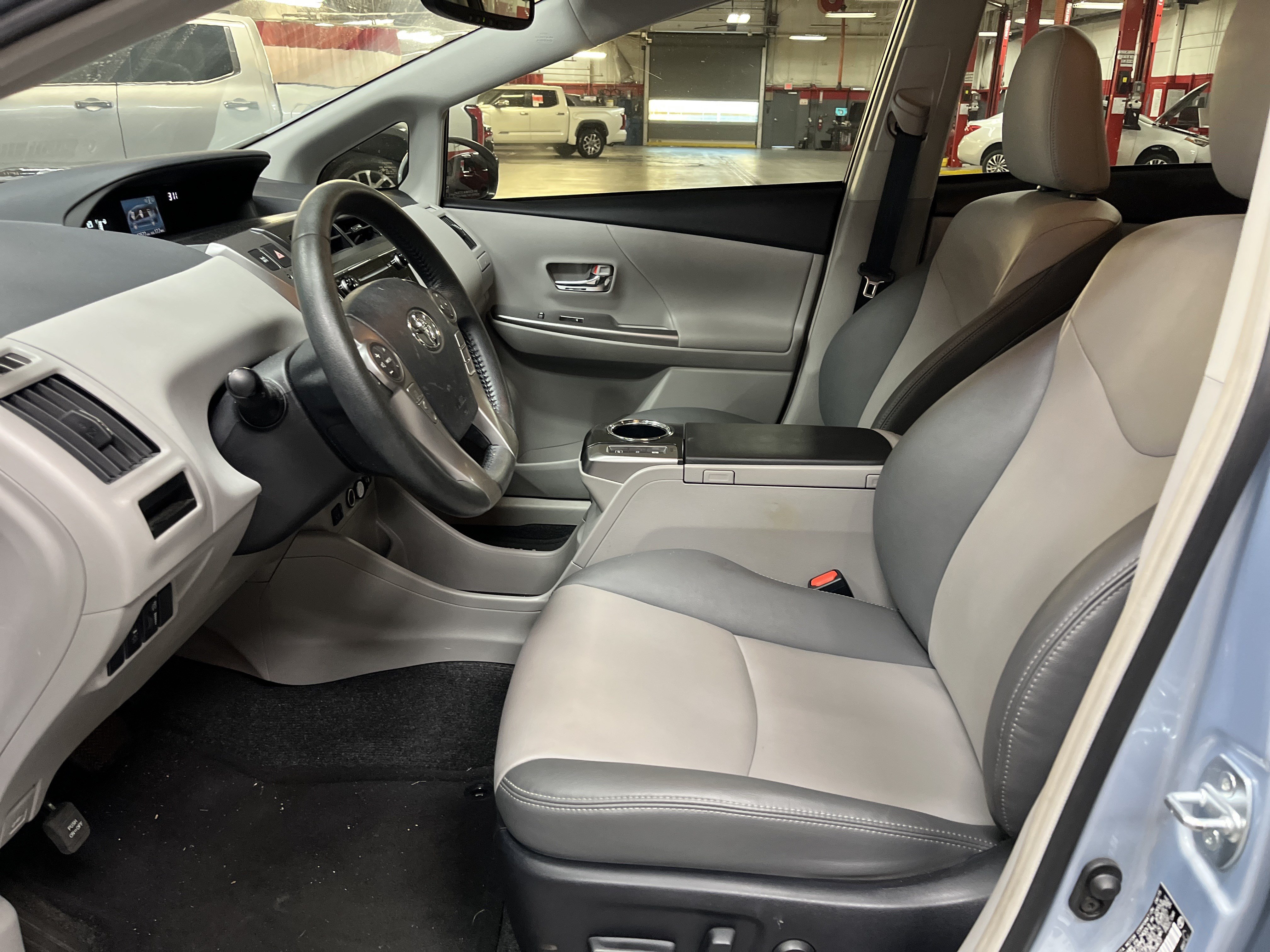 Used 2015 Toyota Prius V Four FWD image 6