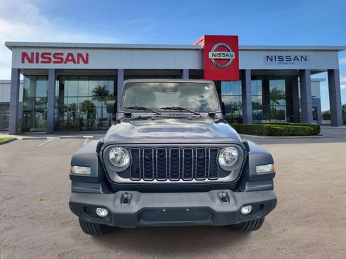 Used 2024 Jeep Wrangler Unlimited Sport AWD/4WD image 6