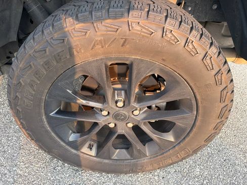 Used 2024 Jeep Gladiator Sport AWD/4WD image 4