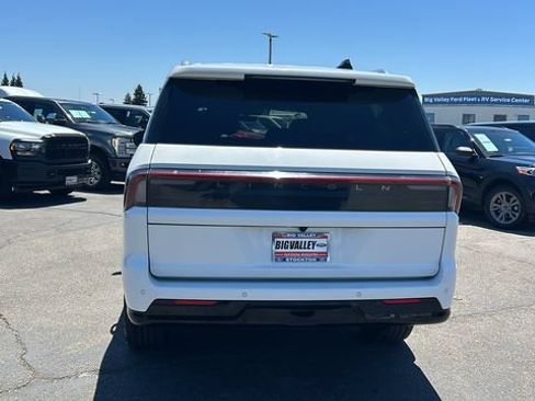 Used 2025 Lincoln Navigator L Reserve AWD/4WD image 4