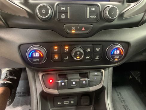 Used 2023 GMC Terrain AT4 image 25