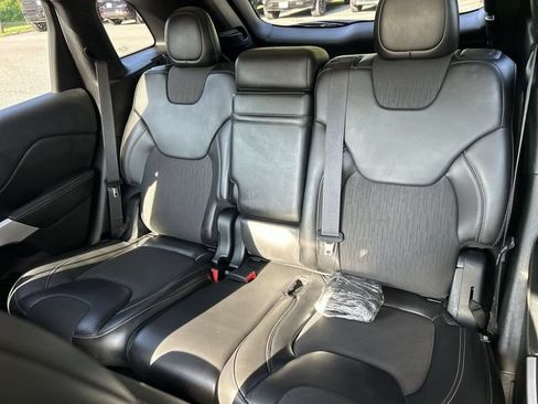 Used 2018 Jeep Cherokee Latitude Plus w/ Cold Weather Group AWD/4WD image 23