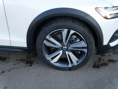 Used 2024 Volvo V60 B5 Cross Country Plus w/ Protection Package Premier image 9