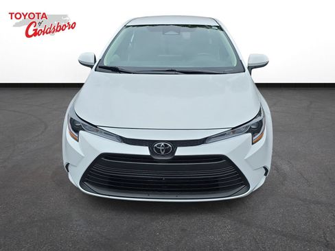 Used 2026 Toyota Corolla LE FWD image 2