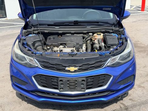 Used 2017 Chevrolet Cruze LT w/ Convenience Package FWD image 11