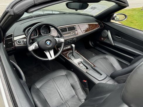 Used 2004 BMW Z4 3.0i RWD image 9