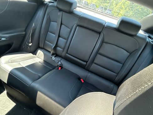 Used 2017 Chevrolet Malibu LT w/ Leather Package FWD image 5
