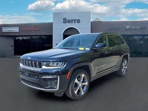 Used 2026 Jeep Grand Cherokee Limited w/ Luxury Tech Group II AWD/4WD image 3