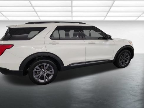 Used 2024 Ford Explorer XLT w/ Equipment Group 202A AWD/4WD image 9