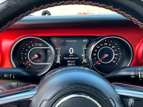Used 2021 Jeep Gladiator Rubicon AWD/4WD image 12