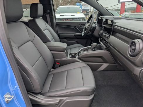 New 2025 Chevrolet Colorado Trail Boss w/ Midnight Edition image 9