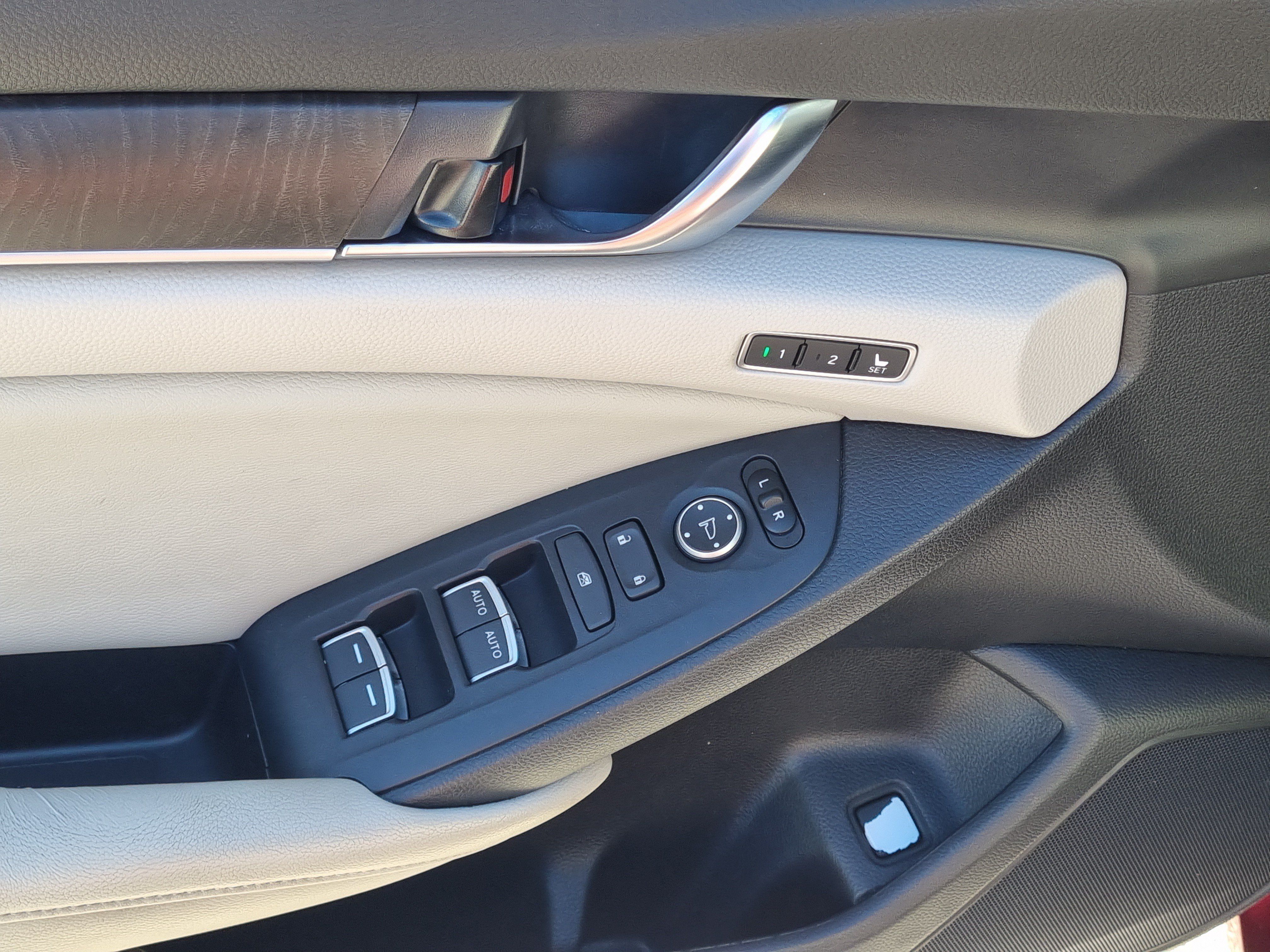 Used 2018 Honda Accord EX-L image 24