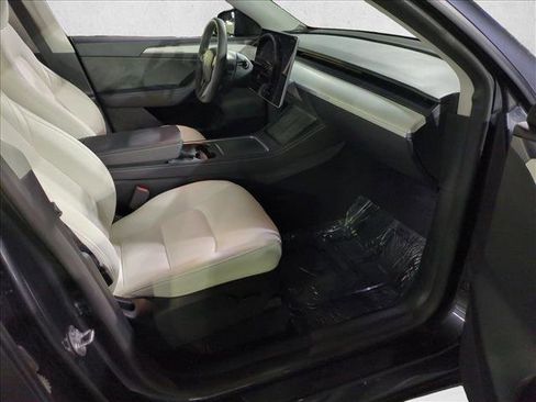 Used 2024 Tesla Model Y 2WD image 23