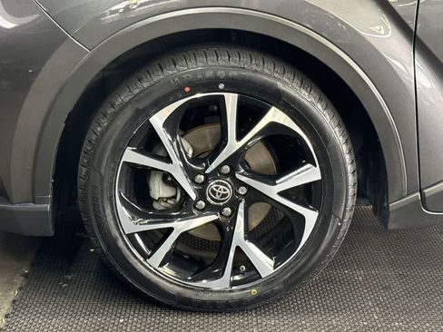 Used 2022 Toyota C-HR XLE FWD image 11