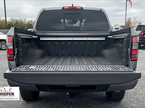 Used 2024 Nissan Frontier SV w/ SV Convenience Package image 17