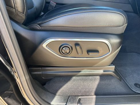 Used 2023 Jeep Wagoneer Base image 35