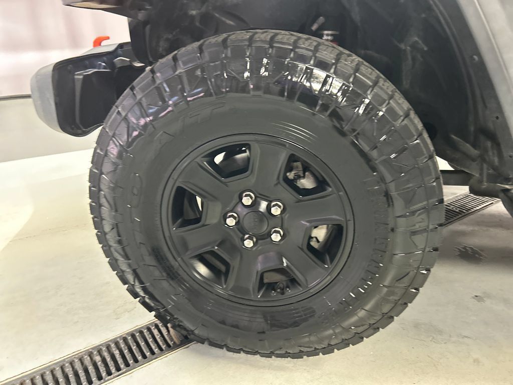 Used 2020 Jeep Gladiator Mojave w/ Dual Top Group AWD/4WD image 9