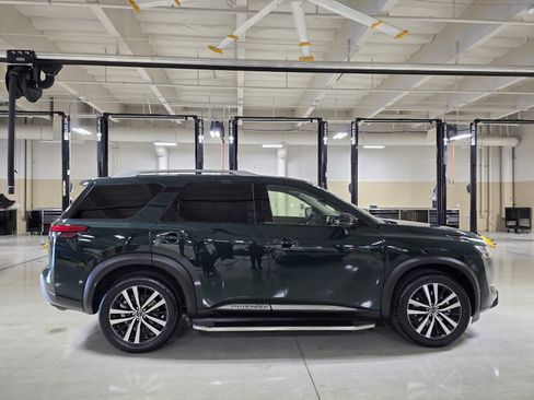 Used 2023 Nissan Pathfinder Platinum image 8