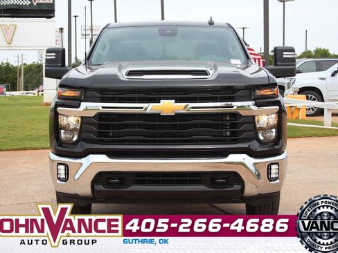 Used 2025 Chevrolet Silverado 2500 LT w/ Convenience Package AWD/4WD image 2