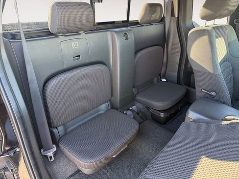 Used 2006 Nissan Frontier NISMO image 29