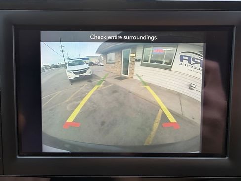 Used 2020 Chrysler Pacifica Touring-L image 31