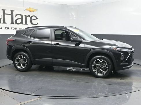 Used 2024 Chevrolet Trax LT w/ Driver Confidence Package FWD image 50