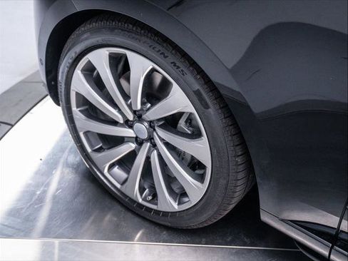 New 2025 Land Rover Range Rover SE image 12