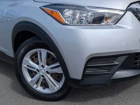 Used 2019 Nissan Kicks S FWD image 10