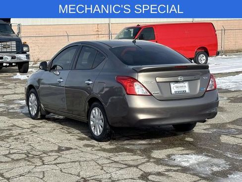 Used 2014 Nissan Versa SV image 3