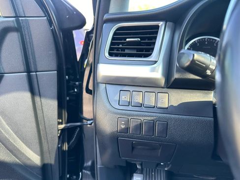 Used 2017 Toyota Highlander SE AWD/4WD image 22