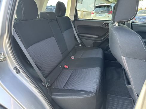 Used 2018 Subaru Forester 2.5i Premium image 11