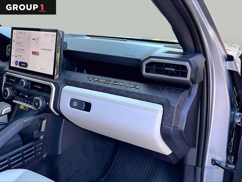 Used 2025 Toyota Tacoma Limited AWD/4WD image 19
