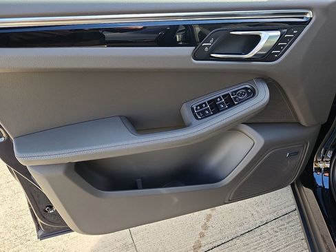 New 2026 Porsche Macan image 11