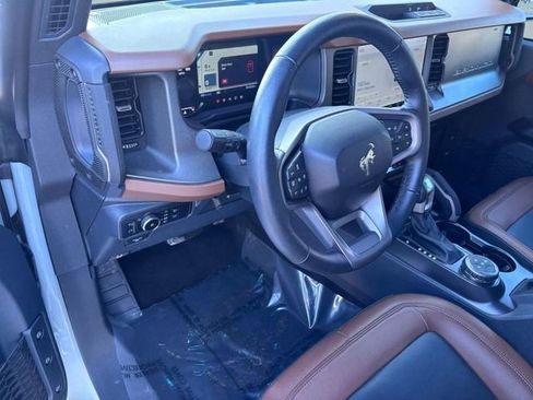 Used 2024 Ford Bronco Outer Banks image 9