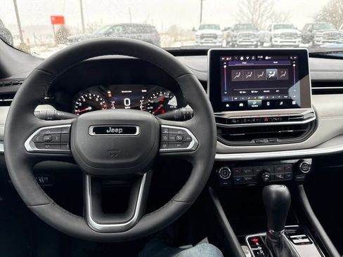 Used 2024 Jeep Compass Limited image 12