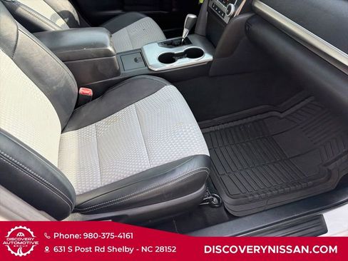 Used 2014 Toyota Camry SE w/ Moonroof Package FWD image 36