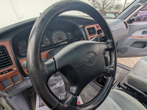 Used 2000 Toyota 4Runner SR5 AWD/4WD image 10