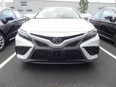 Used 2023 Toyota Camry SE FWD image 2