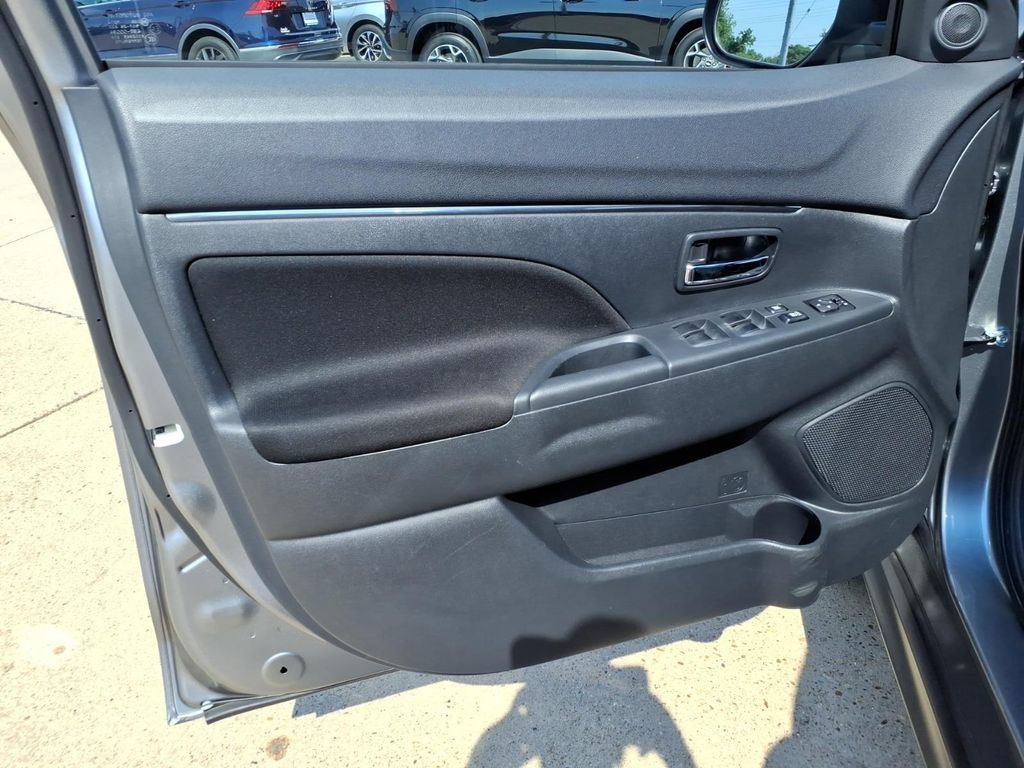 Used 2024 Mitsubishi Outlander Sport ES AWD/4WD image 21