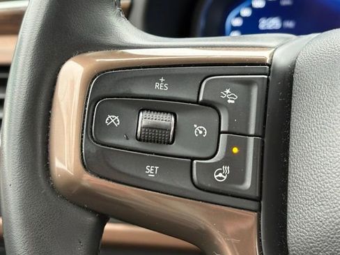 Used 2024 Chevrolet Suburban High Country image 23