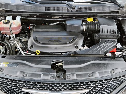 Used 2023 Chrysler Voyager LX FWD image 10