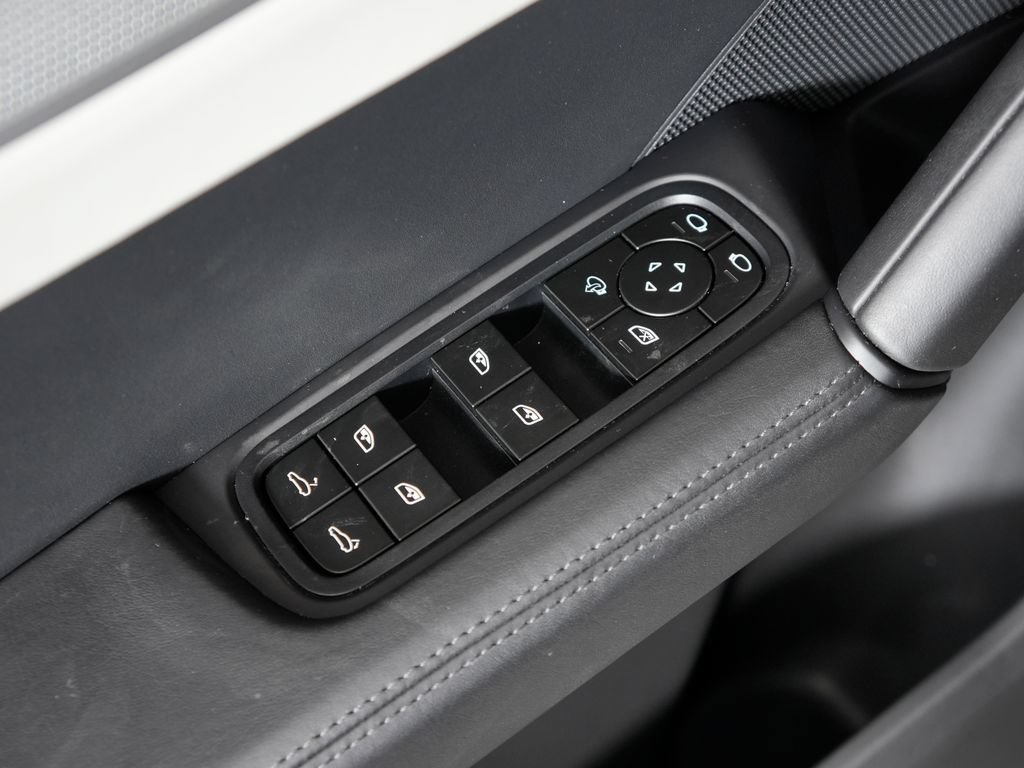 Certified 2024 Porsche Cayenne AWD/4WD image 19