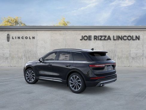Used 2026 Lincoln Corsair Premiere image 4