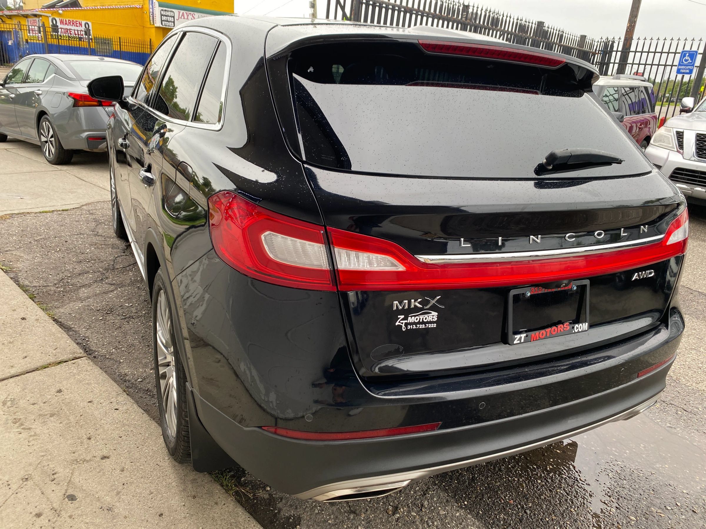 Used 2016 Lincoln MKX Reserve w/ Equipment Group 102A AWD/4WD image 2
