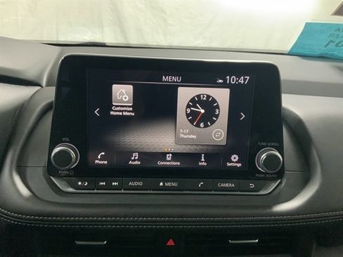 Used 2024 Nissan Rogue SV image 24